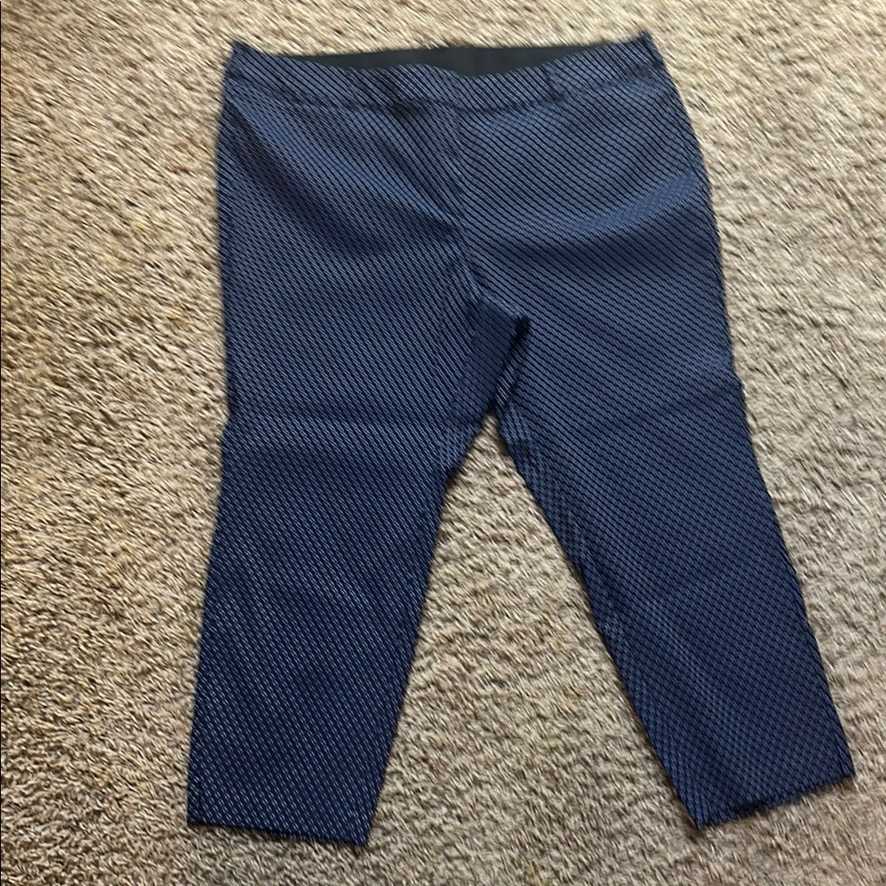 Lane Bryant Navy Cropped Four Seasons Pants with Pattern. EUC. Size 26.